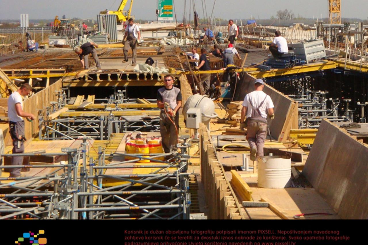 '26.10.2009., Sisak - Gradnja autoceste Zagreb - Sisak. Dionica Velika Gorica - Busevec.  Photo: Zeljko Grgurinovic/VLM/PIXSELL'