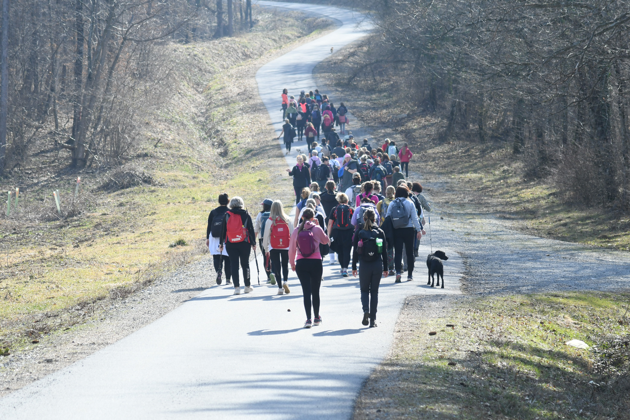 Na Međunarodni dan žena održana šetnja na Petrov vrh pod nazivom "Dame na vrhu"