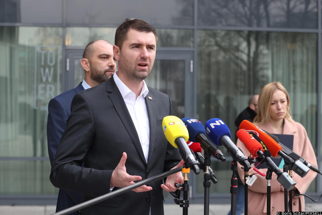 Ministar gospodarstva Davor Filipović rekao je kako je odluka grada Zagreba za poskupljenjem vode od 15 posto od 1. ožujka nezakonita