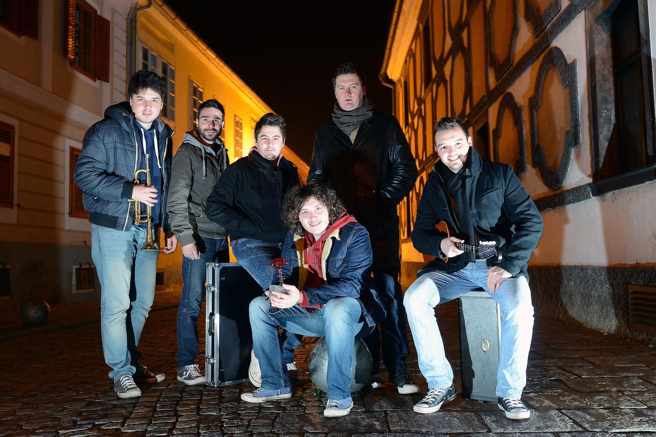26.11.2014., Varazdin - Tamburaski sastav Mejasi dobitnici su Vecernjakove ruze u kategoriji novo lice godine.  Photo: Marko Jurinec/PIXSELL