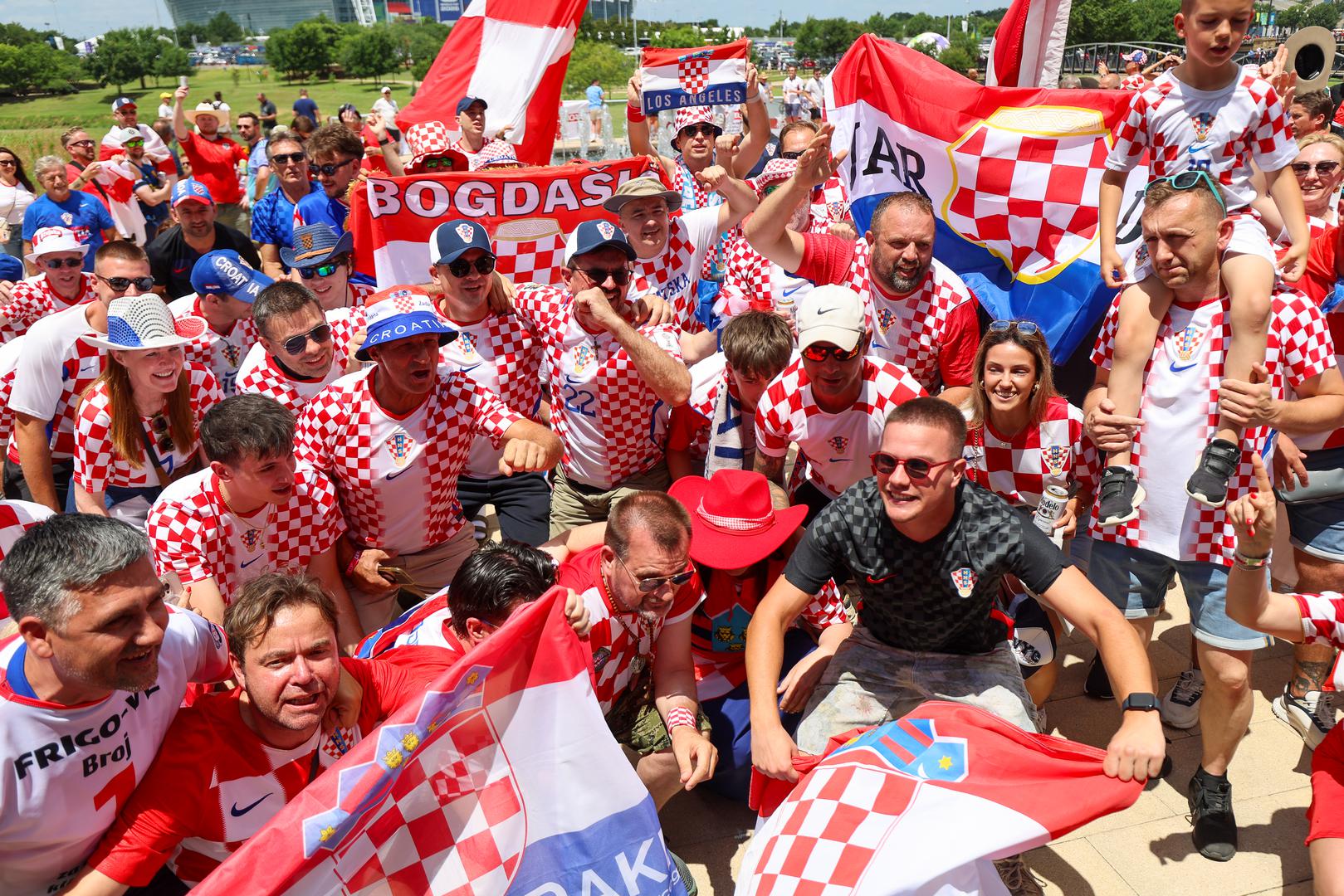 Dallas je večeras obojen u crveno-bijele kockice. 