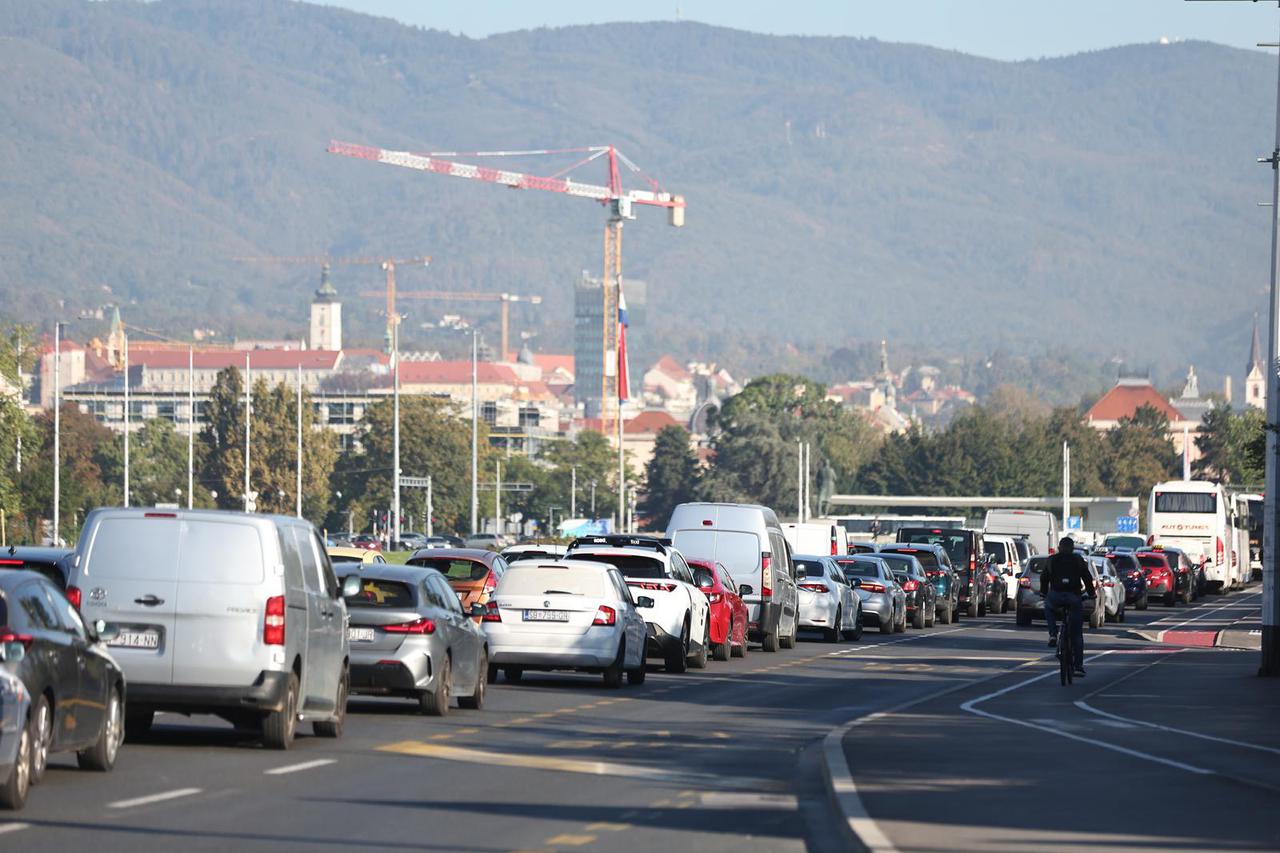 Prometna gužva u Zagrebu tijekom drugog dana štrajka radnika Zagrebačkog holdinga