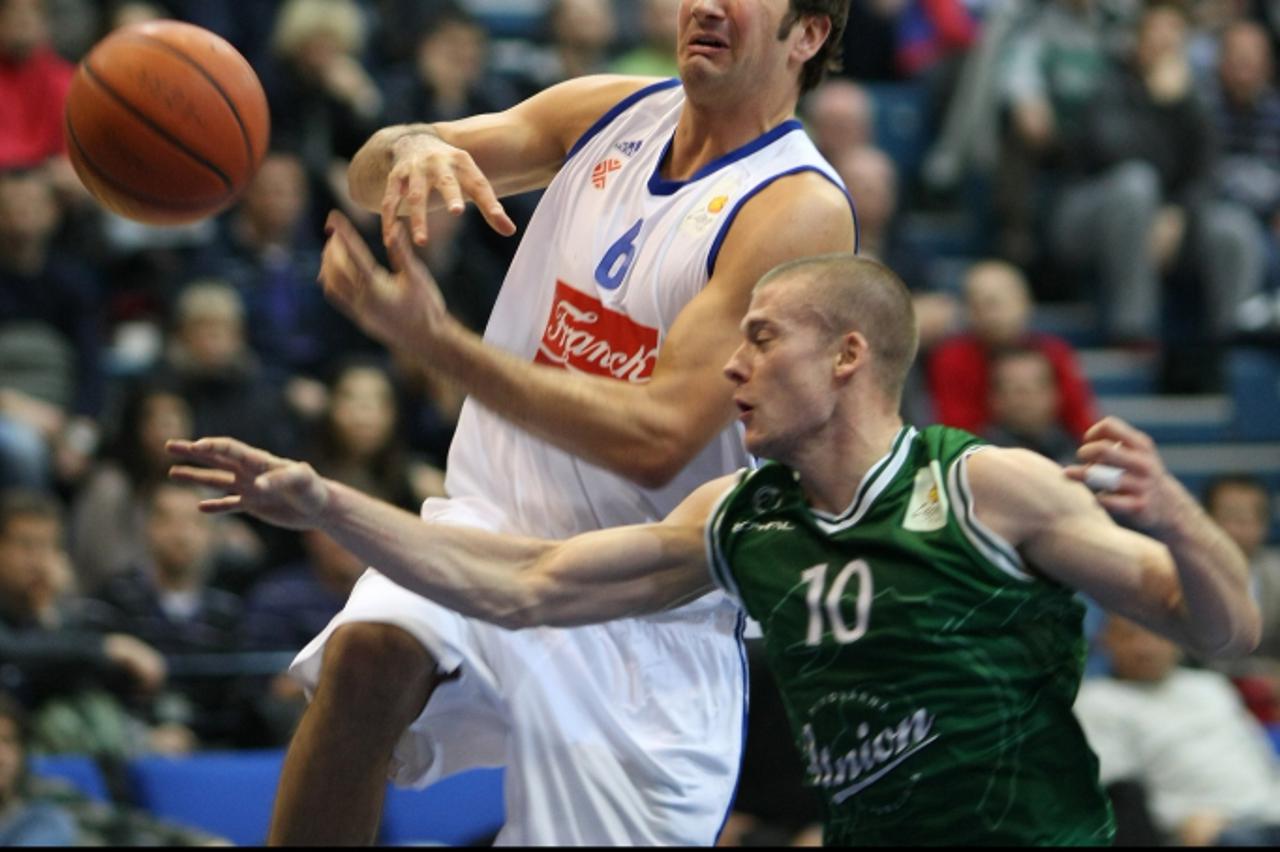 \'27.11.2011., KD Drazen Petrovic, Zagreb - Kosarkaska utakmica 9. kola NLB Lige izmedju KK Cibona i KK Union Olimpija. Goran Suton sa loptom. Photo: Jurica Galoic/PIXSELL\'