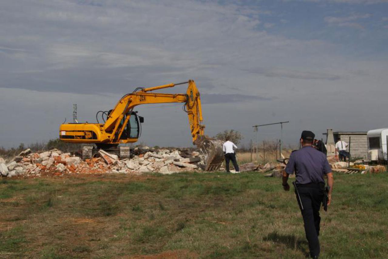 rušenje,bespravna gradnja (1)