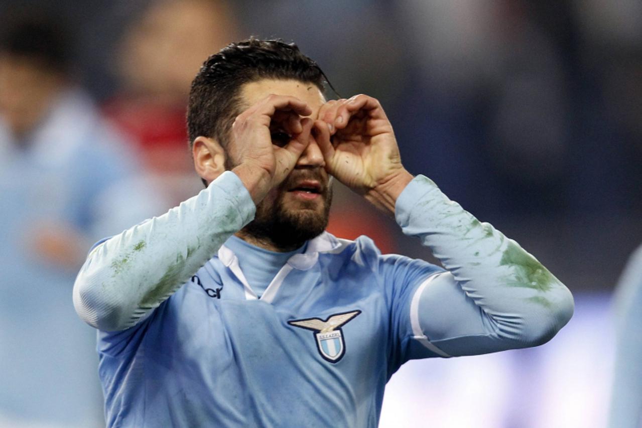 'SS Lazio\'s Antonio Candreva celebrates after scoring against Cagliari during their Italian Serie A soccer match at the Olympic stadium in Rome January 5, 2013.  REUTERS/Giampiero Sposito (ITALY - Ta