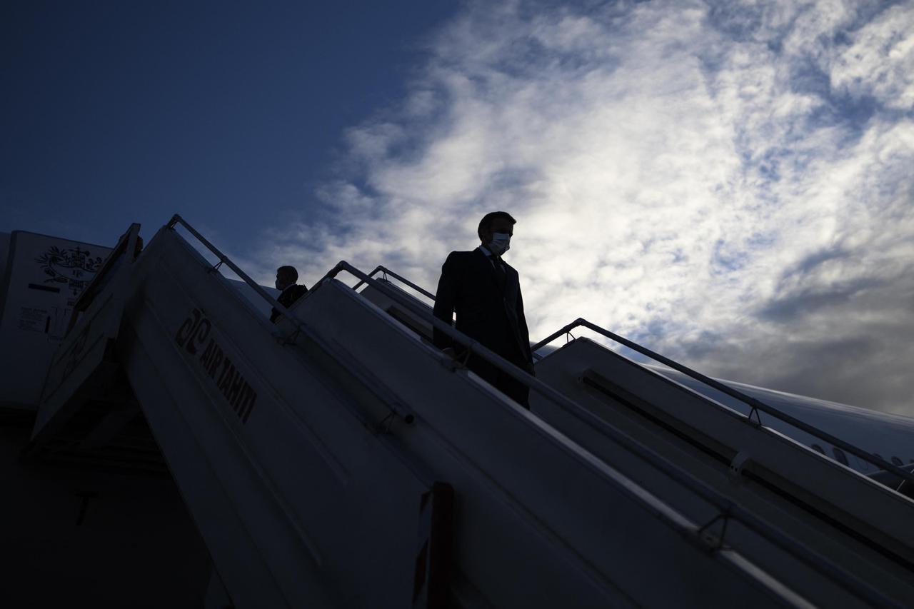 Emmanuel Macron welcomed by French Polynesia's President - Tahiti