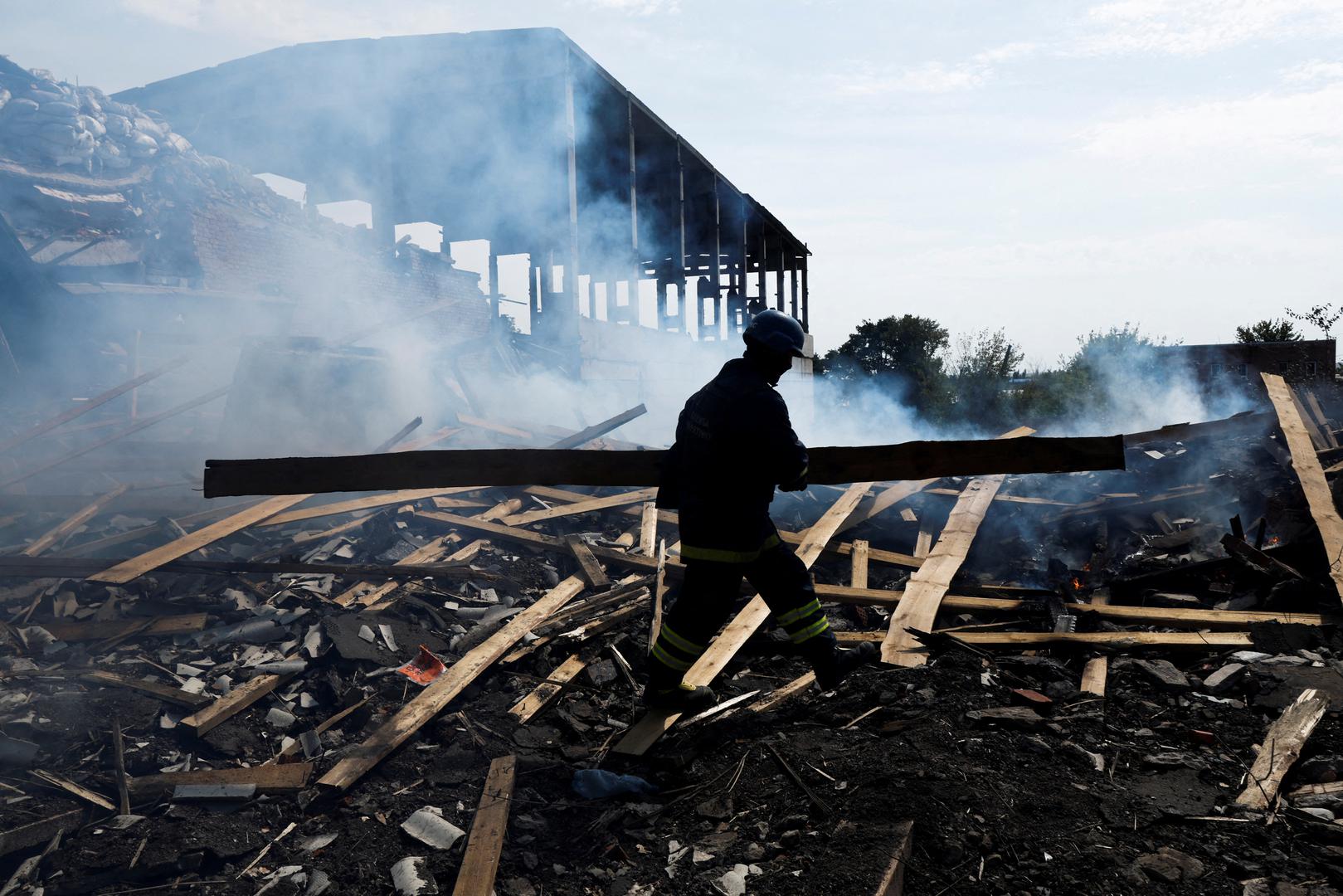 FILE PHOTO: A Ukrainian firefighter removes rubbles in a factory destroyed by a Russian strike in the city of Slovyansk, in war-affected area in eastern Ukraine, as Russia's attack in Ukraine continues, in Donetsk region, Ukraine, August 27,2022. REUTERS/Ammar Awad/File Photo Photo: AMMAR AWAD/REUTERS