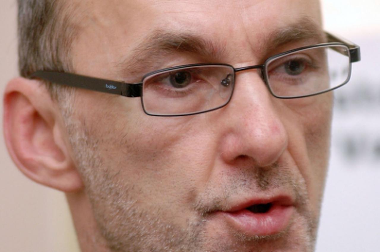 'varazdin/medjimurje varazdin, gradska vijecnica, 13.02.08.  glasanje o cehokovoj ostavci, robert podolnjak snimio Marko Jurinec'