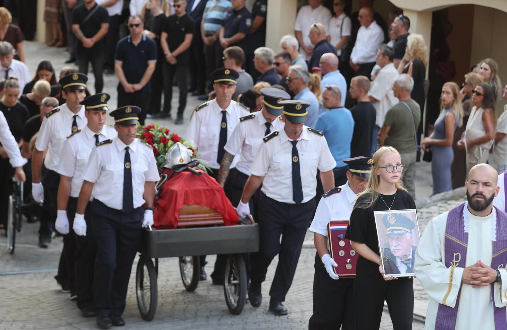 Lelas se dva tjedna liječio u splitskoj bolnici, no podlegao je teškim ozljedama.

