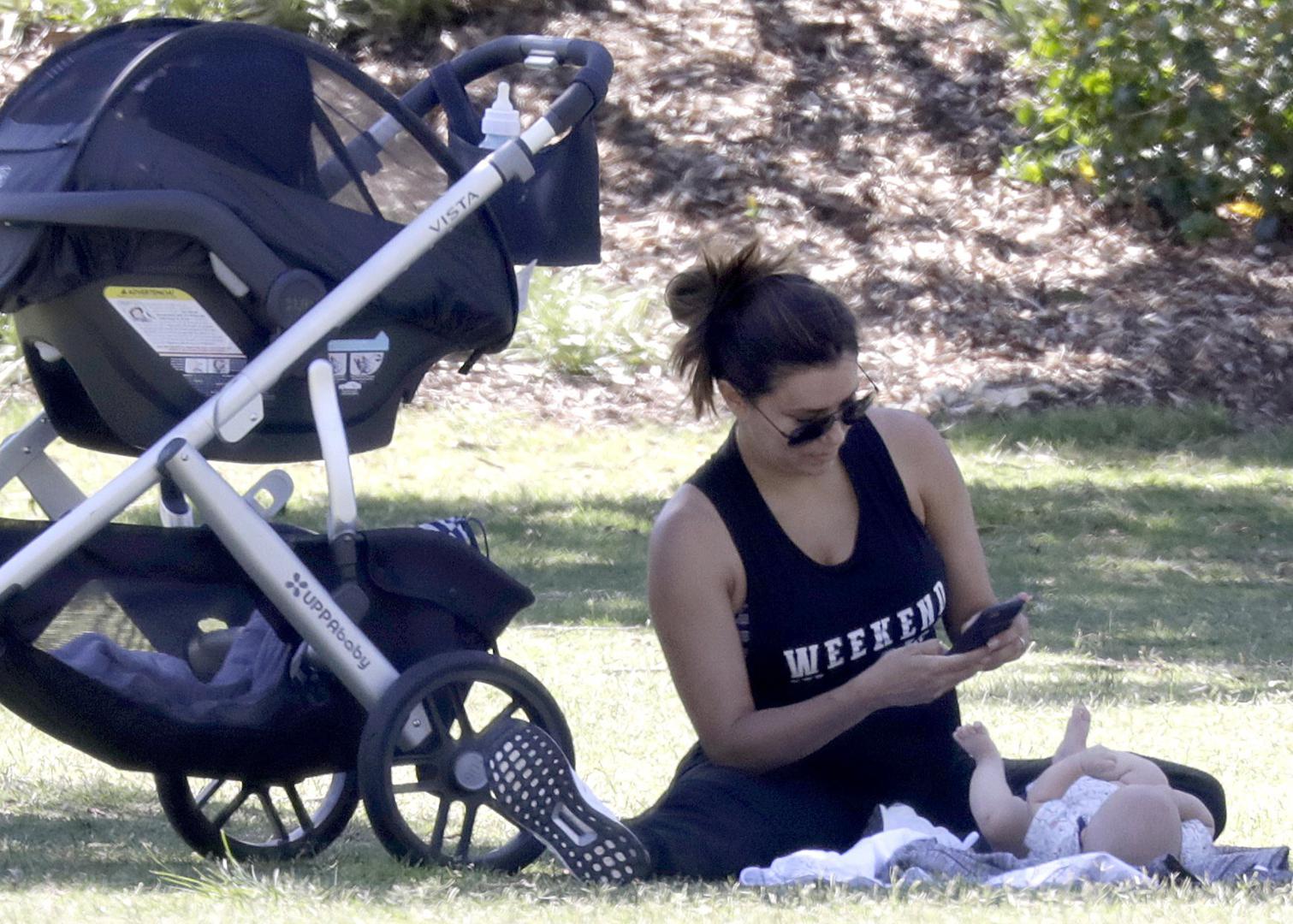 Lijepoj 43-godišnjoj glumici i zvijezdi serije "Kućanice" koncentraciju, dok je vježbala, nakratko je omela zvonjava mobitela.