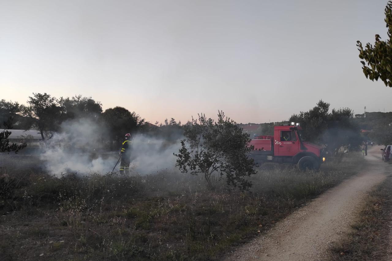 Požar na Hvaru pod kontrolom, policija uhitila dvije osobe koje sumnjiče za izazivanje požara