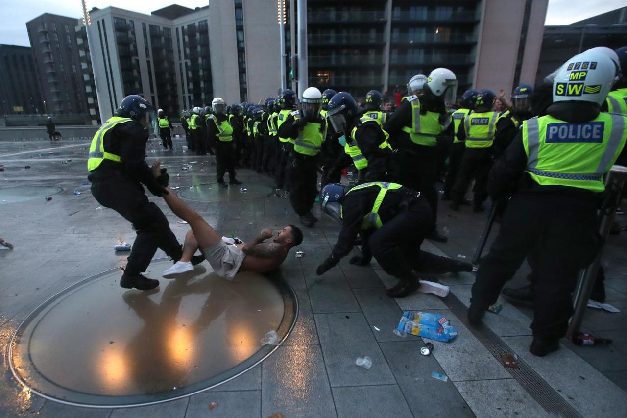 Euro 2020 - Final - Fans gather for Italy v England