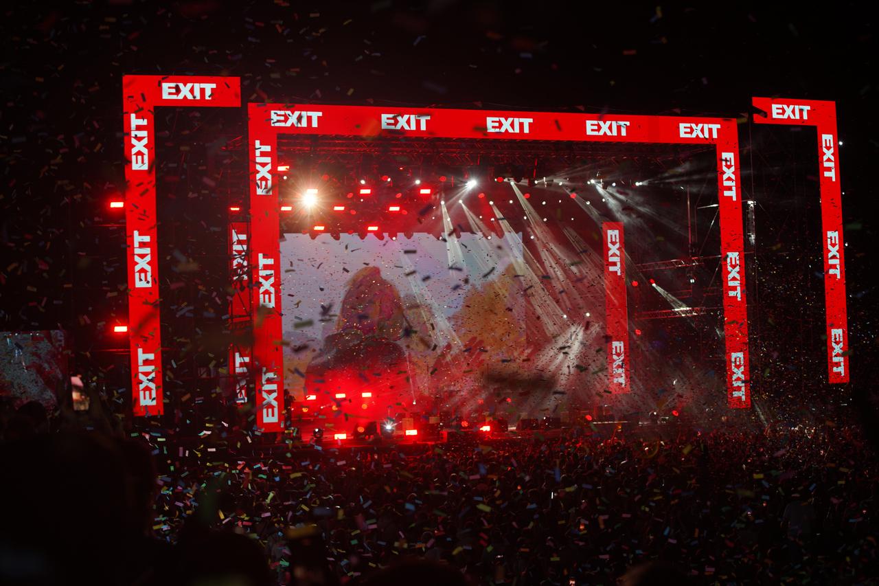 Novi Sad: Kiša konfeta i svjetlosna instalacija označili su otvorenje Exit festival 2024.