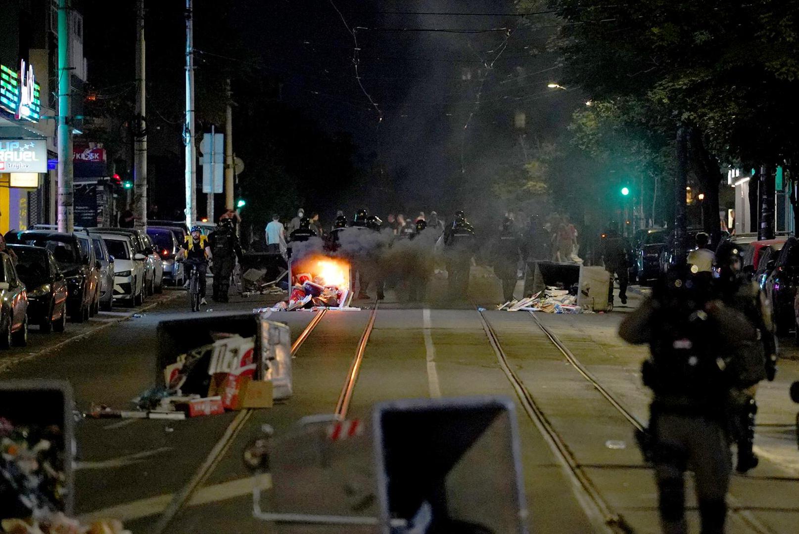 Tužiteljica Bojana Savović ocijenila je da "nijedna politička kriza nikada nije riješena silom", ali da se svaka politička kriza može rješavati "istinom, jednakom primjenom prava i odgovornošću". Ona je pozvala pravosuđe da primjenjuje zakone, a pravosudne djelatnike na "institucionalnu hrabrost".