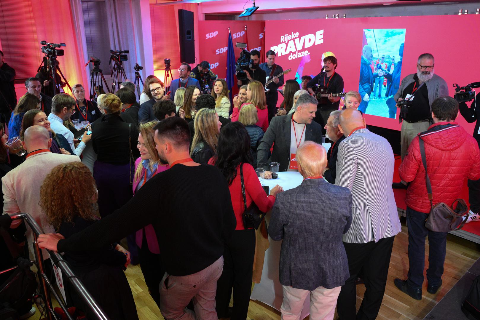 17.04.2024., Zagreb - Docek izbornih rezultata za Hrvatski saboru u stozeru koalicije Rijeke pravde koju cine Socijaldemokratska partija Hrvatske (SDP), Centar, Hrvatska seljacka stranka (HSS), "Dalija Oreskovic i ljudi s imenom i prezimenom", Narodna stranka Reformisti i Gradjansko-liberalni savez (GLAS) u prostorijama SDP-a na Trgu Drage Iblera.  Photo: Davor Puklavec/PIXSELL