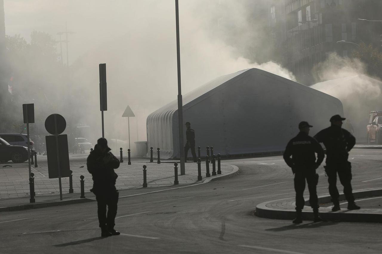 Beograd: Izbio požar u "Ćacilendu" ispred Skupštine, čula se pucnjava, ima i ozlijeđenih