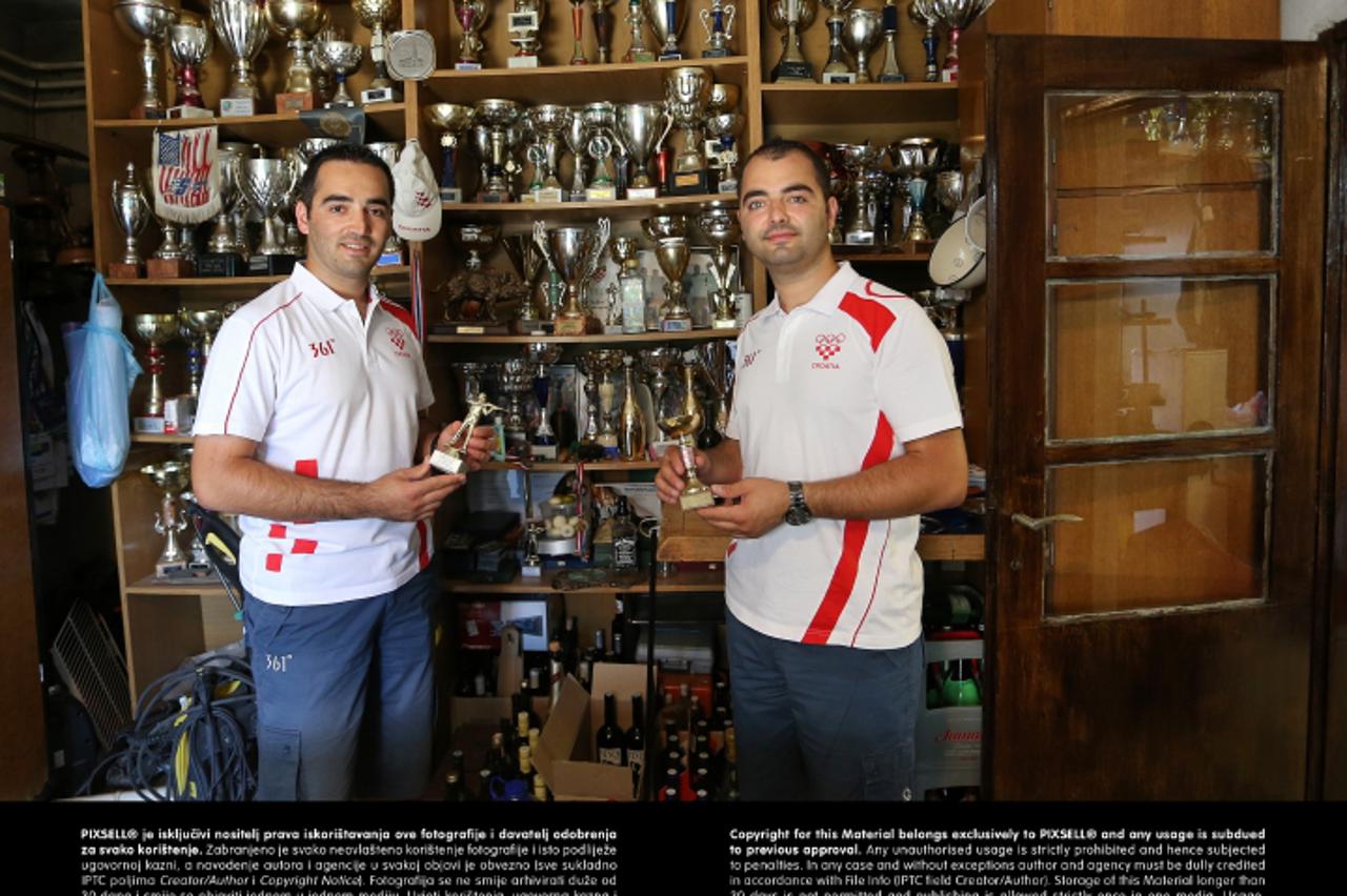 'SPECIJAL MAX 06.08.2013., Zagreb - Josip Glasnovic novi je europski prvak u gadjanju letecih meta, u disciplini trap. Na EP-u u njemackom Suhlu Josip  je osvojio zlato. Braca Glasnovic dosad su osvoj