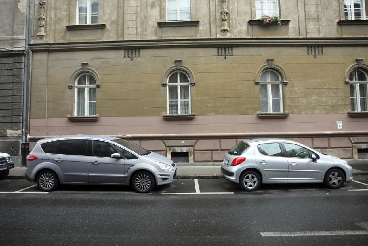 '10.10.2013., Zagreb, - Parkirna mjesta u Palmoticevoj ulici.  Photo: Luka Stanzl/PIXSELL'