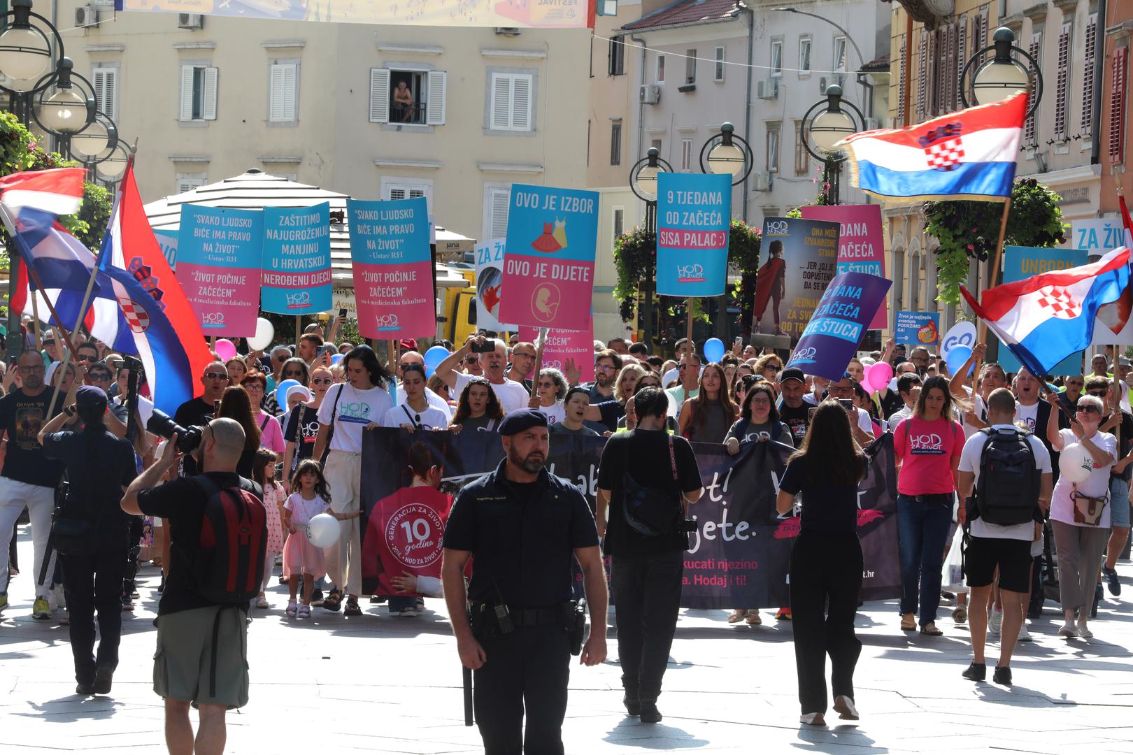 Isticali su da su u miroljubivom hodu građana u znak potpore svakom rođenom i nerođenom djetetu, njegovoj majci, ocu i svakoj obitelji. Žele, kažu, skrenuti pozornost na poštivanje svakoga ljudskog života od začeća do prirodne smrti te naglašavaju da je pravo na život temeljno ljudsko pravo i preduvjet svakog drugog ljudskog i građanskog prava. 

