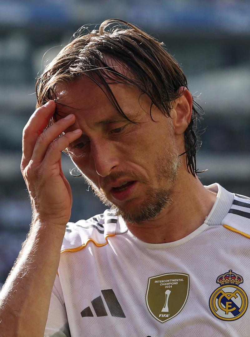 Fotografije utučenog Modrića govore sve. Ostao je bez prilike da na odlasku iz Reala uzme 29. trofej s kraljevskim klubom