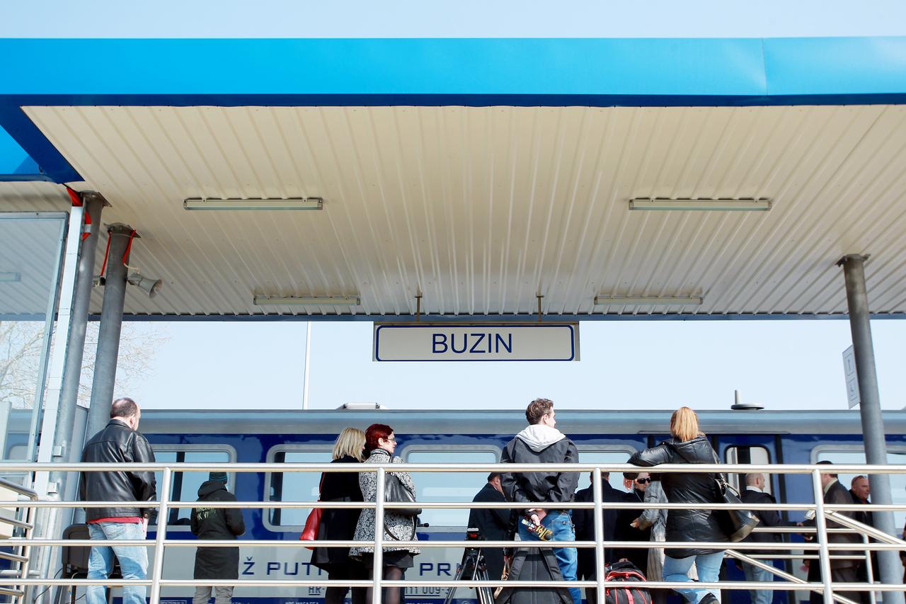 23.03.2015., Zagreb - Zeljeznicka stanica kraj poslovne zone Buzin. Photo: Goran Jakus/PIXSELL