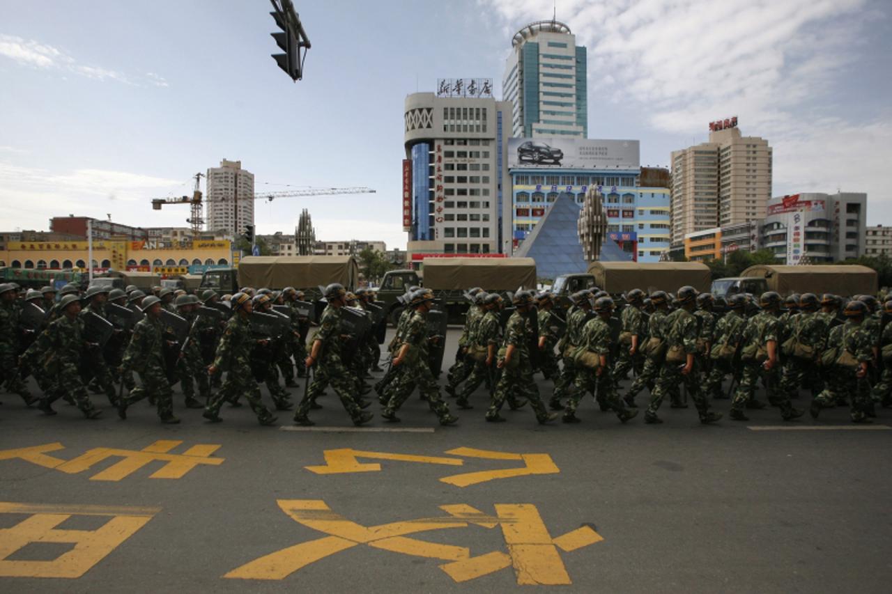 kineska vojska, ujgurska manjina, neredi