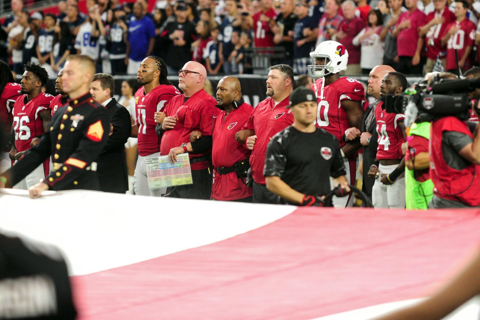 I na suprotnoj strani ista slika. Igrači i stručno vodstvo Arizona Cardinalsa također su poslali poruku američkom predsjedniku.