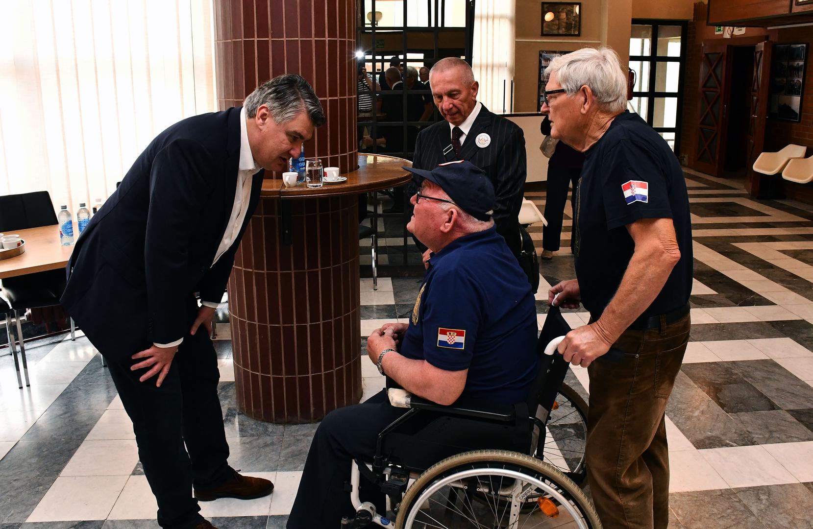 11.06.2022., Djakovo - Predsjednik Republike i vrhovni zapovjednik Oruzanih snaga Republike Hrvatske odao je u Djakovu pocast polaganjem vijenca i paljenjem svijece poginulim pripadnicima 122. brigade HV-a i svim poginulim, nestalim i preminulim hrvatskim braniteljima kod Spomen obiljezja poginulim hrvatskim braniteljima Đakovštine. Potom je nazocio na otvorenju foto izlozbe „Ne dirajte mi ravnicu“ – foto presjeka 15 godina rada Udruge veterana 122. brigade HV-a i na Svecanoj akademiji povodom 15. obljetnice osnutka Udruge veterana 122. brigade Hrvatske vojske Djakovo.  Photo: Ivica Galovic/PIXSELL