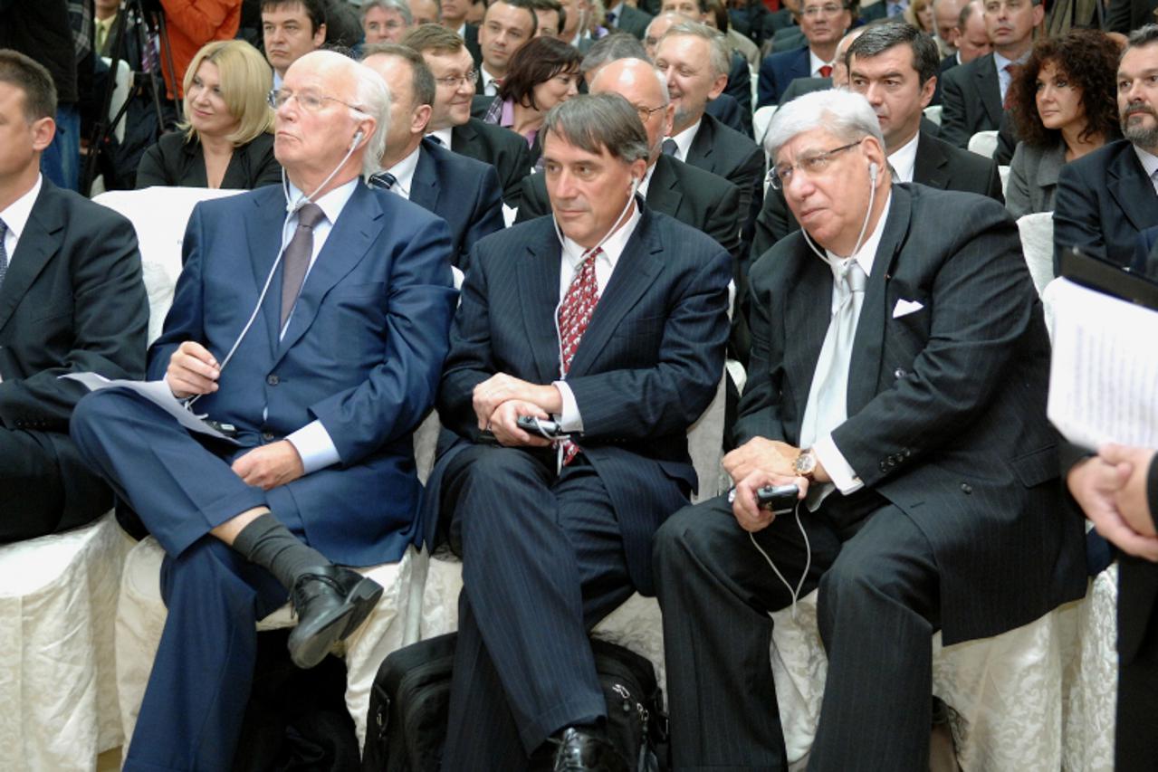 '12.11.2010,Erdut,Obiljezavanje petnaest godina od mirne reintegracije i potpisivanja erdutskog sporazuma,Thorvald Stoltenberg,Peter Woodard Galbraith,Jacques Paul Klein Photo: Davor Javorovic/PIXSELL