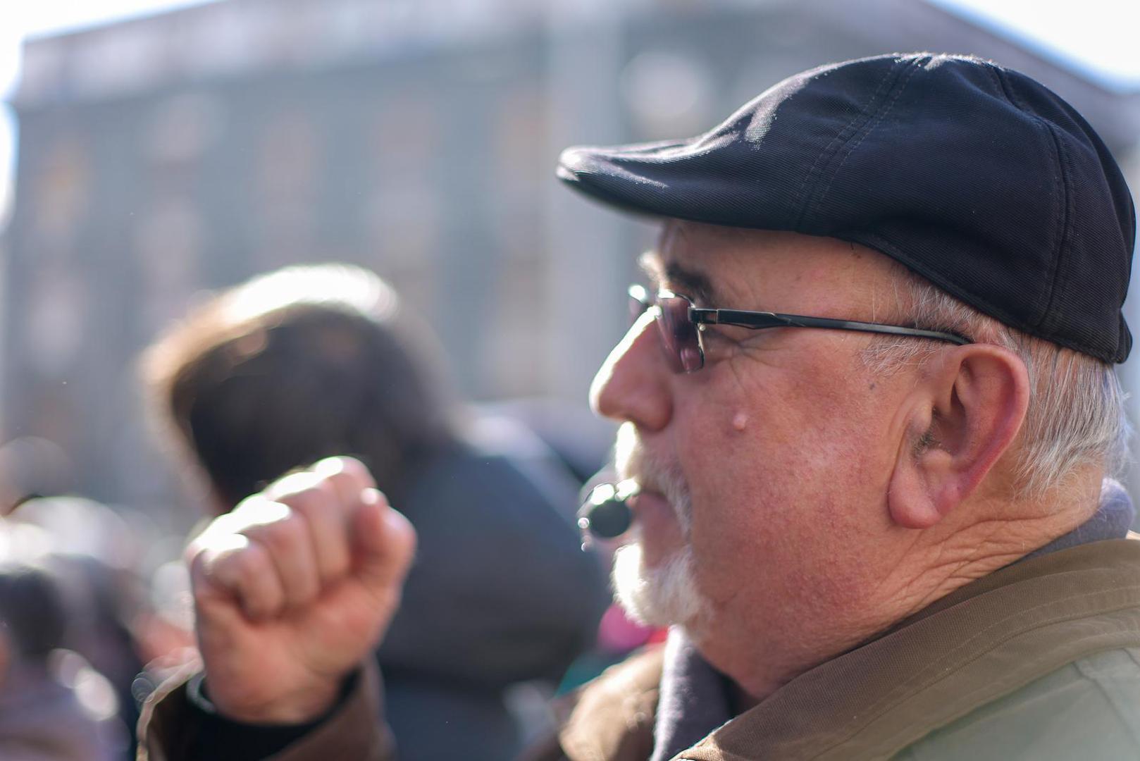 20.02.2025., Zagreb - Ispred HNB-a, Trg hrvatskih velikana 3. Platforma "Halo, inspektore" organizirala je protestno okupljanje, medju ostalim, zbog najave povecanja naknada banaka i cijena teleoperatora. Josip Kelemen pozvao je sugradjane da nakon 5 minuta sutnje svoje nezadovoljstvo izraze glasnim lupanjem i zvizdanjem.  Photo: Sanjin Strukic/PIXSELL