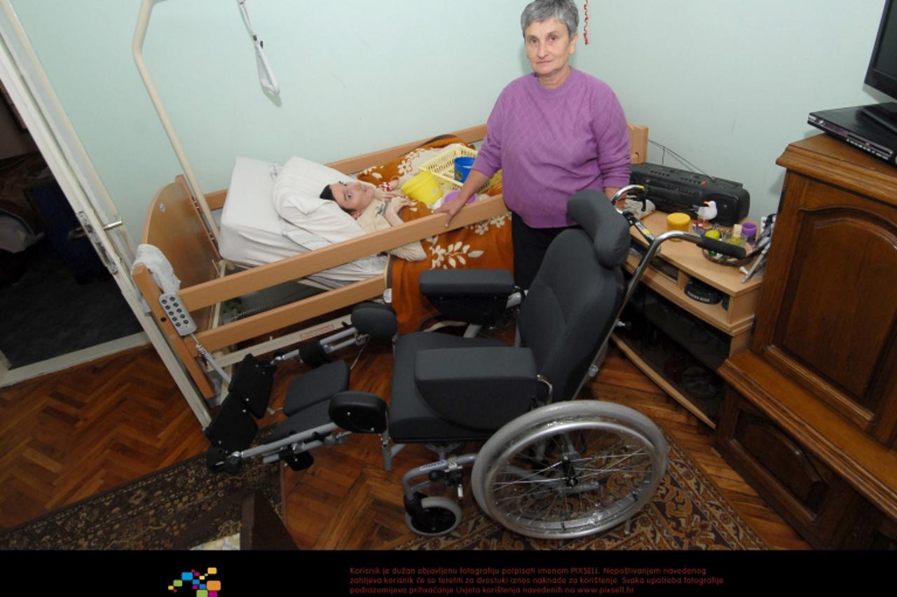 '23.10.2012., Krizevacka cesta 101 b, Bjelovar - Drazen Valpotic, bjelovarski 30-godisnjak, vapi za pomoci u nabavci invalidskih kolica s obzirom da od rodjenja boluje od teske bolesti tetrapareze te 