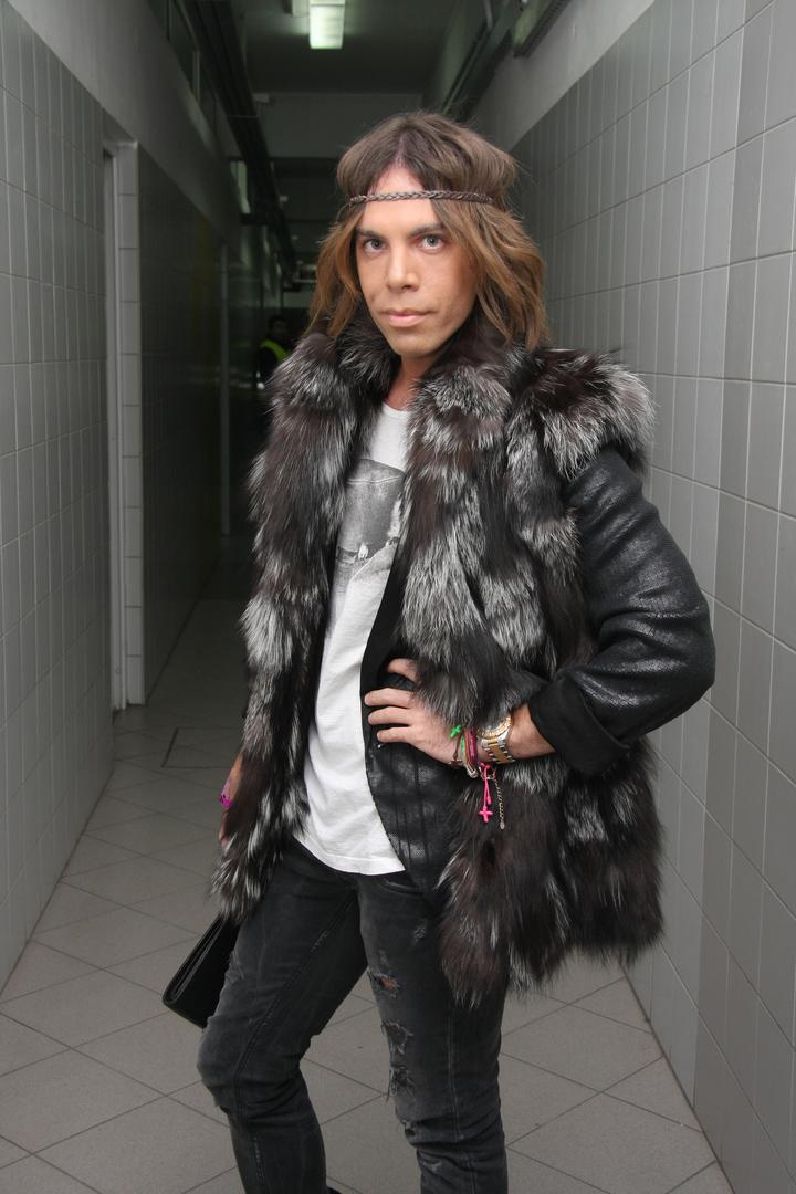 Kasnije u prosincu je snimljen s istom trakicom na koncertu Jelene Rozge