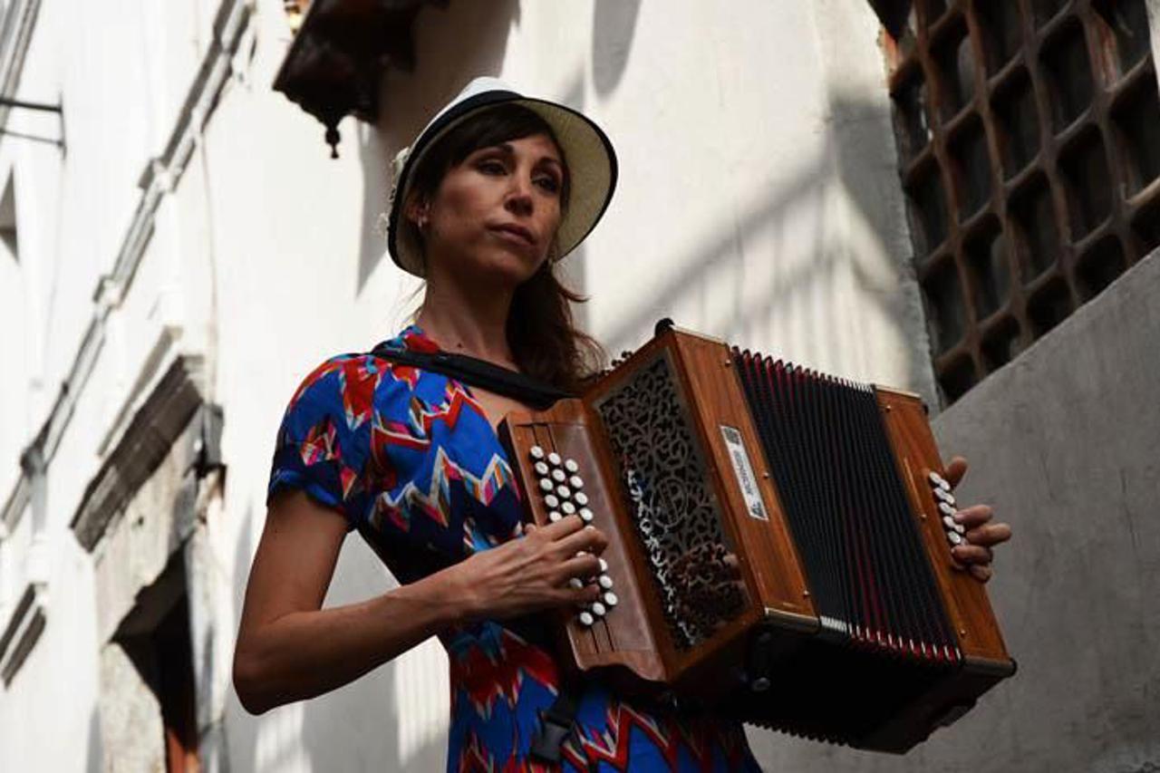 Marion Sila, francuska kantautorica nastupa večeras u Saxu