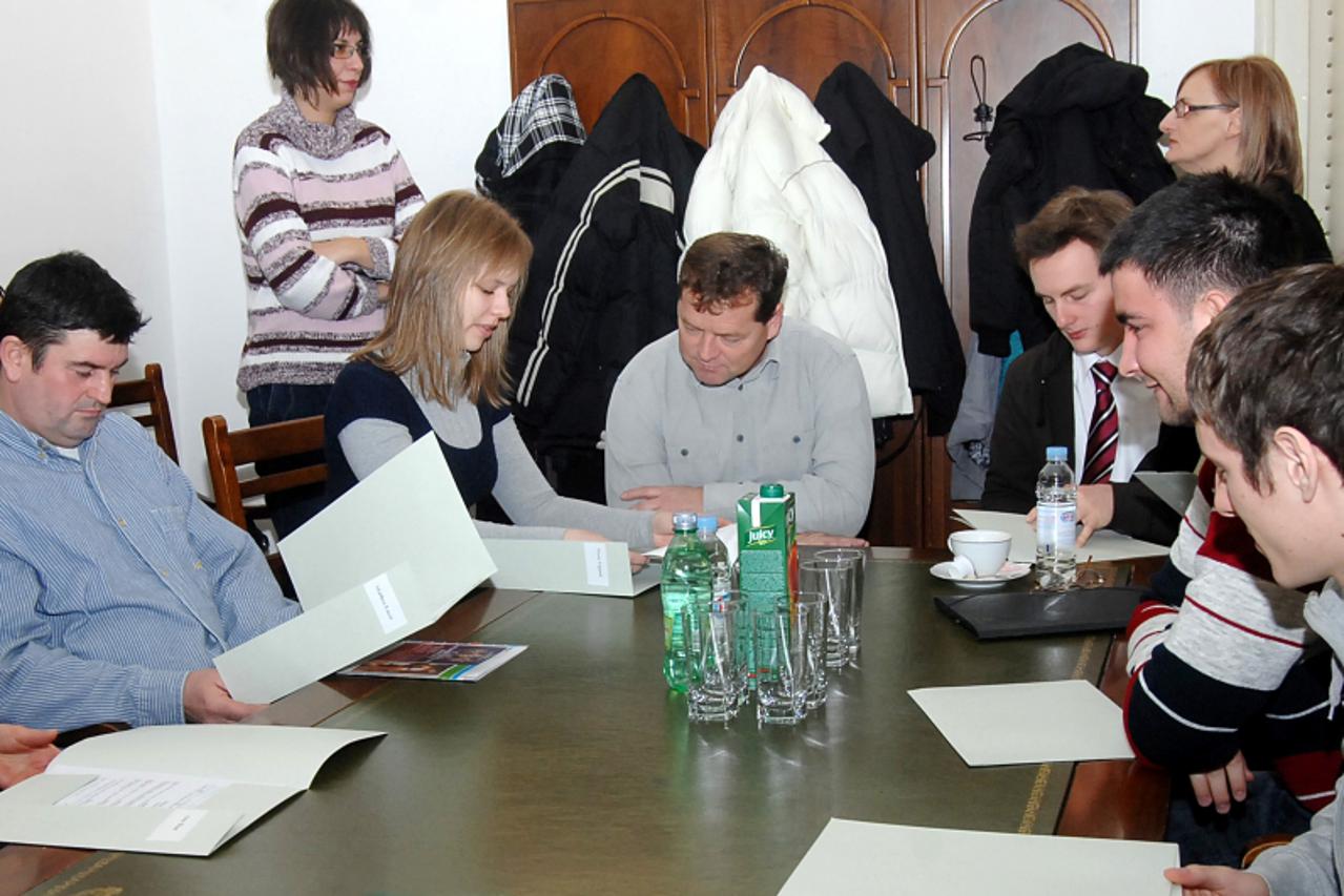 \'15.12.2010., Sisak - Sisacko-moslavacka zupanija ove je godine osigurala stipendije u iznosu id 700kn za 20-tak studenata. Photo:Nikola Cutuk/PIXSELL\'