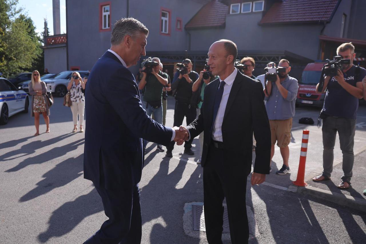 Andrej Plenković stigao je na sastanku o sanaciji nelegalno odloženog otpada u Gospiću