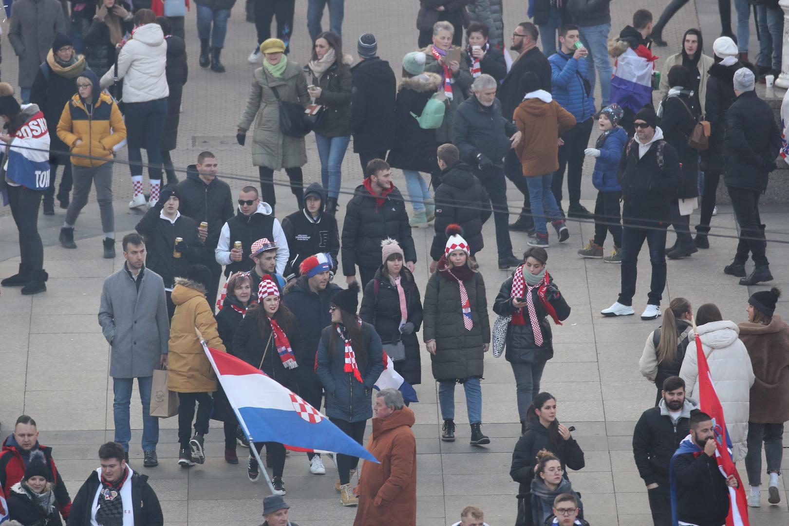 18.12.2022., Zagreb - Navijaci su na Trgu vec poceli zauzimati mjesta za docek Vatrenih. Photo: Luka Stanzl/PIXSELL