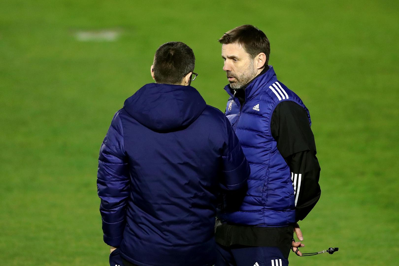 "Svi igrači koji su u kadru Dinama imaju kvalitetu, svi zaslužuju priliku i dobit će minutažu, ali ipak postoji nešto što se zove 'prvih 11', a Ivanušec i Ademi su članovih tih 'prvih 11'. Bit će ovo prilika za mlade igrače da se pokažu i dokažu", rekao je trener Kopić u najavi utakmice te se osvrnuo i na lošije igre prvog napadača Brune Petkovića u posljednje vrijeme: