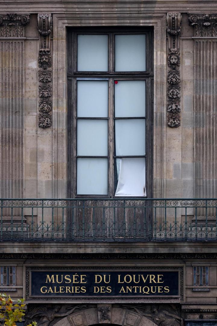 Rekao je da se radi o "iskusnim" kriminalcima koji bi mogli biti "stranci". Nakon njihovog bijega pronađen je jedan skuter.