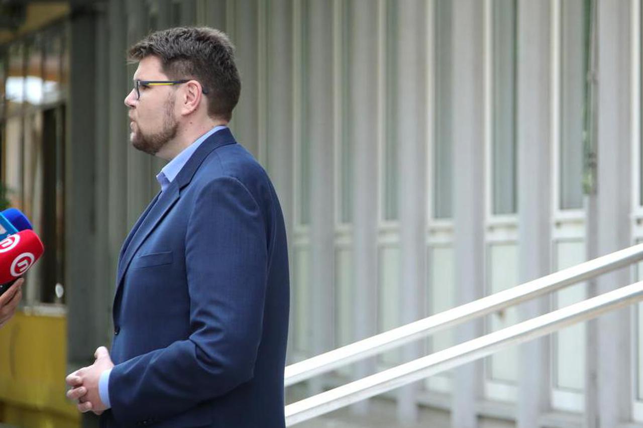 Zagreb: Predsjednik SDP-a Peđa Grbin obratio se medijima