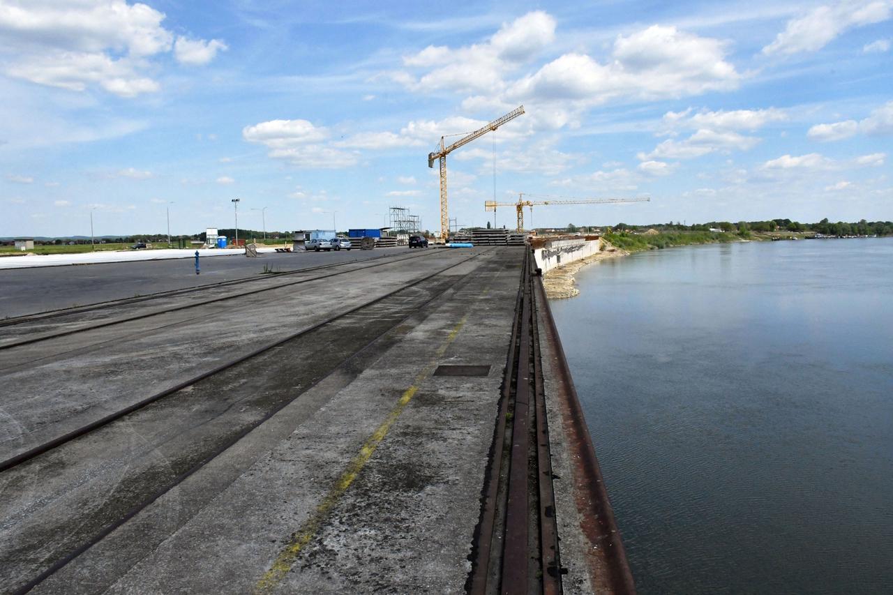 Projekt "Izgradnja i unapređenje infrastrukture u luci Slavonski Brod" vrijedni su gotovo 110 milijuna kuna