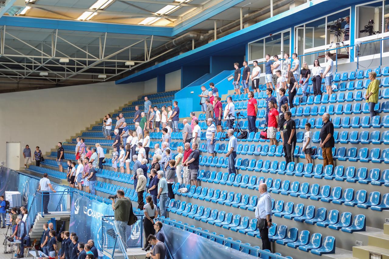 Dubrovnik: Vaterpolo utakmica između Hrvatske i Crna Gore prva je s gledateljima na tribini