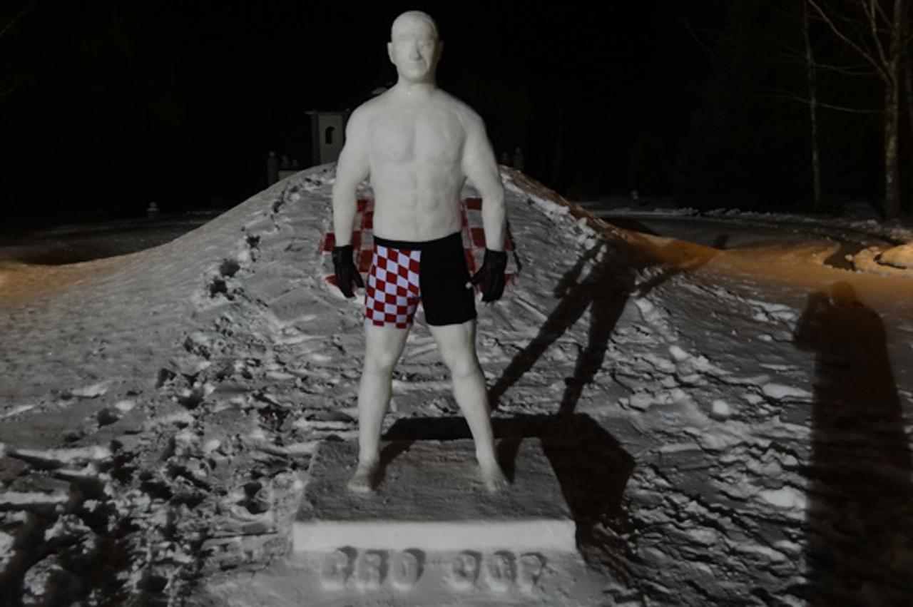 Cro Cop - ledena skulptura