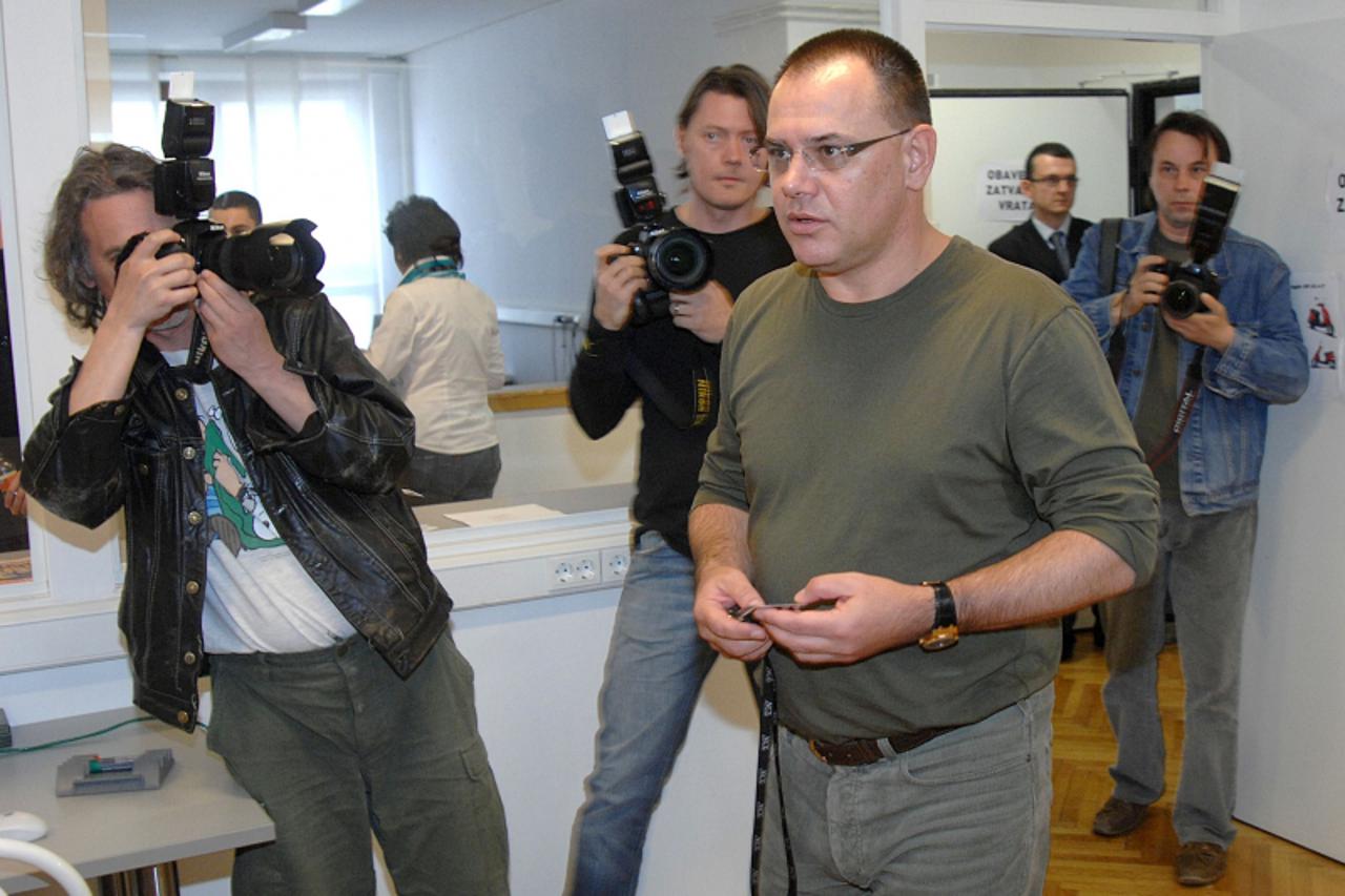 'unu  zagreb 10.04.2008 ...ilica 107...pucanje na ivo pukanic , pokusaj atentata...  Foto:Antonio Bronic'