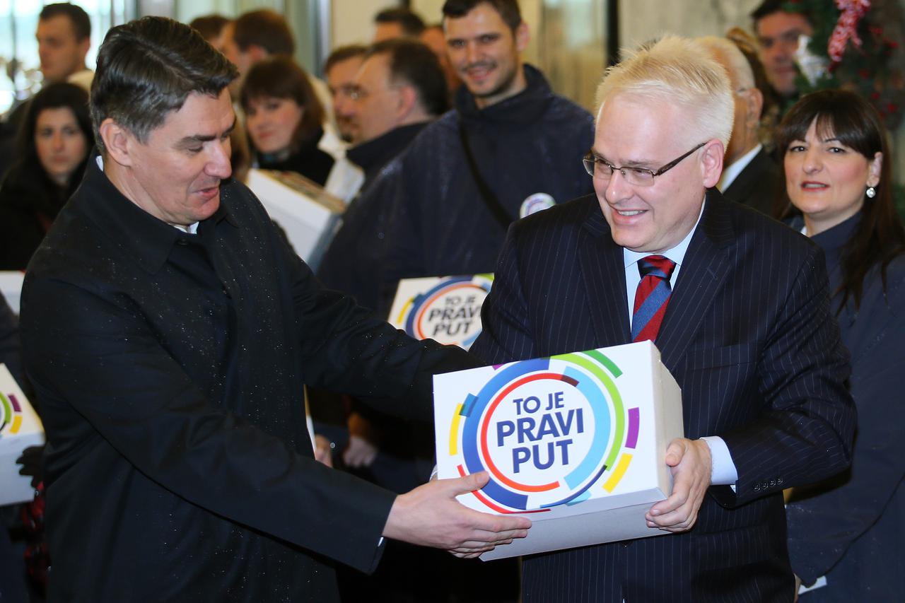 06.12.2014., Zagreb - Ivo Josipovic predaje potpise podrske gradjana za kandidaturu za predsjednicke izbore. Photo: Jurica Galoic/PIXSELL
