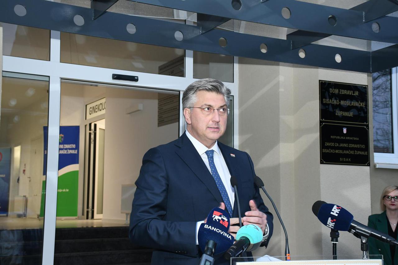 Andrej Plenković i Ivan Celjak na otvorenju obnovljenog Doma zdravlja u Sisku