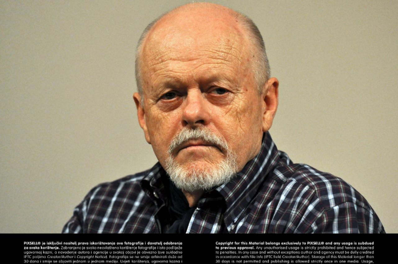 '10.12.2011., Pula - Knjizevnik Ludwig Bauer na sajmu knjiga. Photo: Dusko Marusic/PIXSELL'