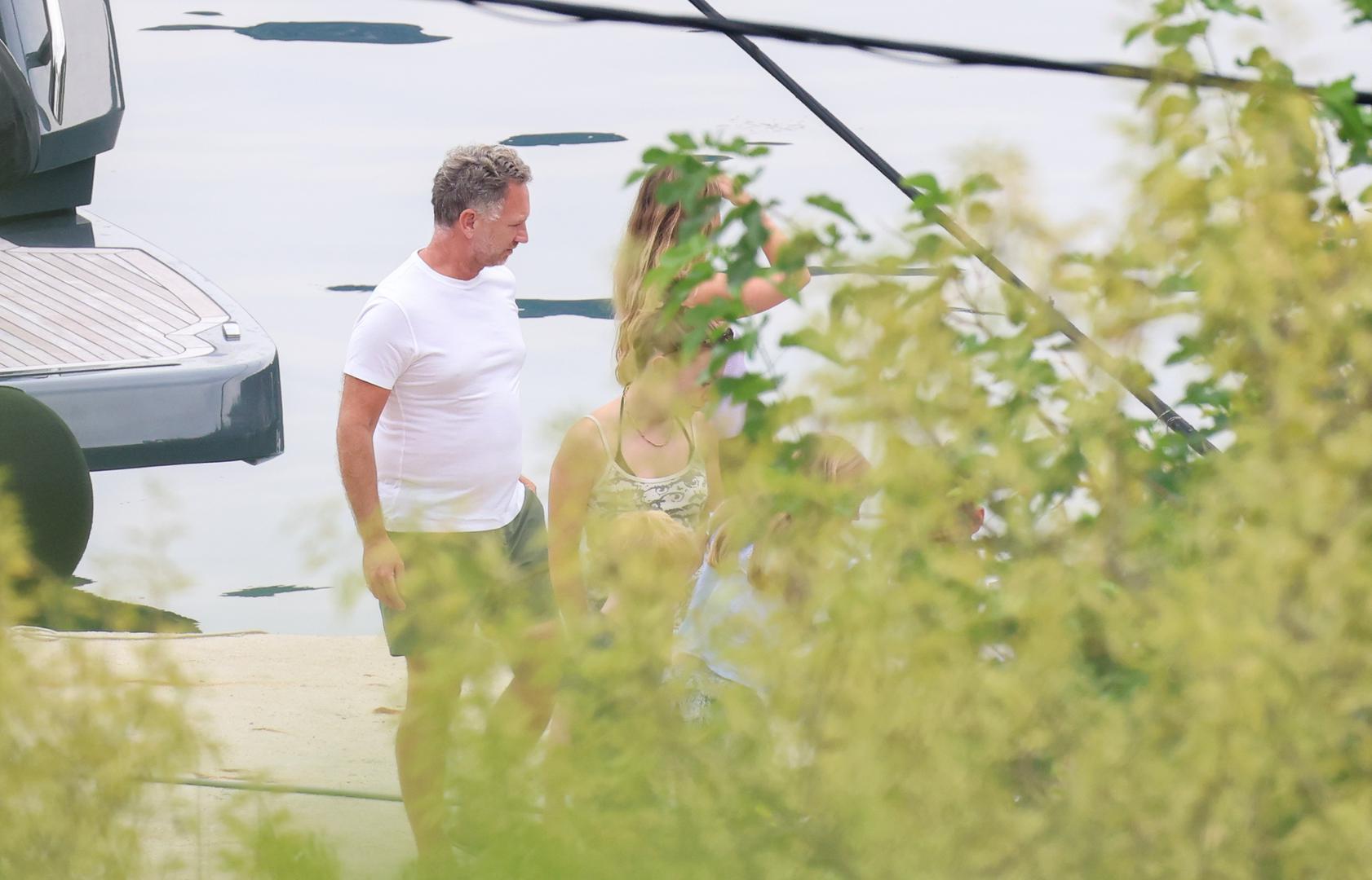   Britanski mediji tada su prenosili kako su Geri i Christian bliski prijatelji, a on je tada bio u vezi.