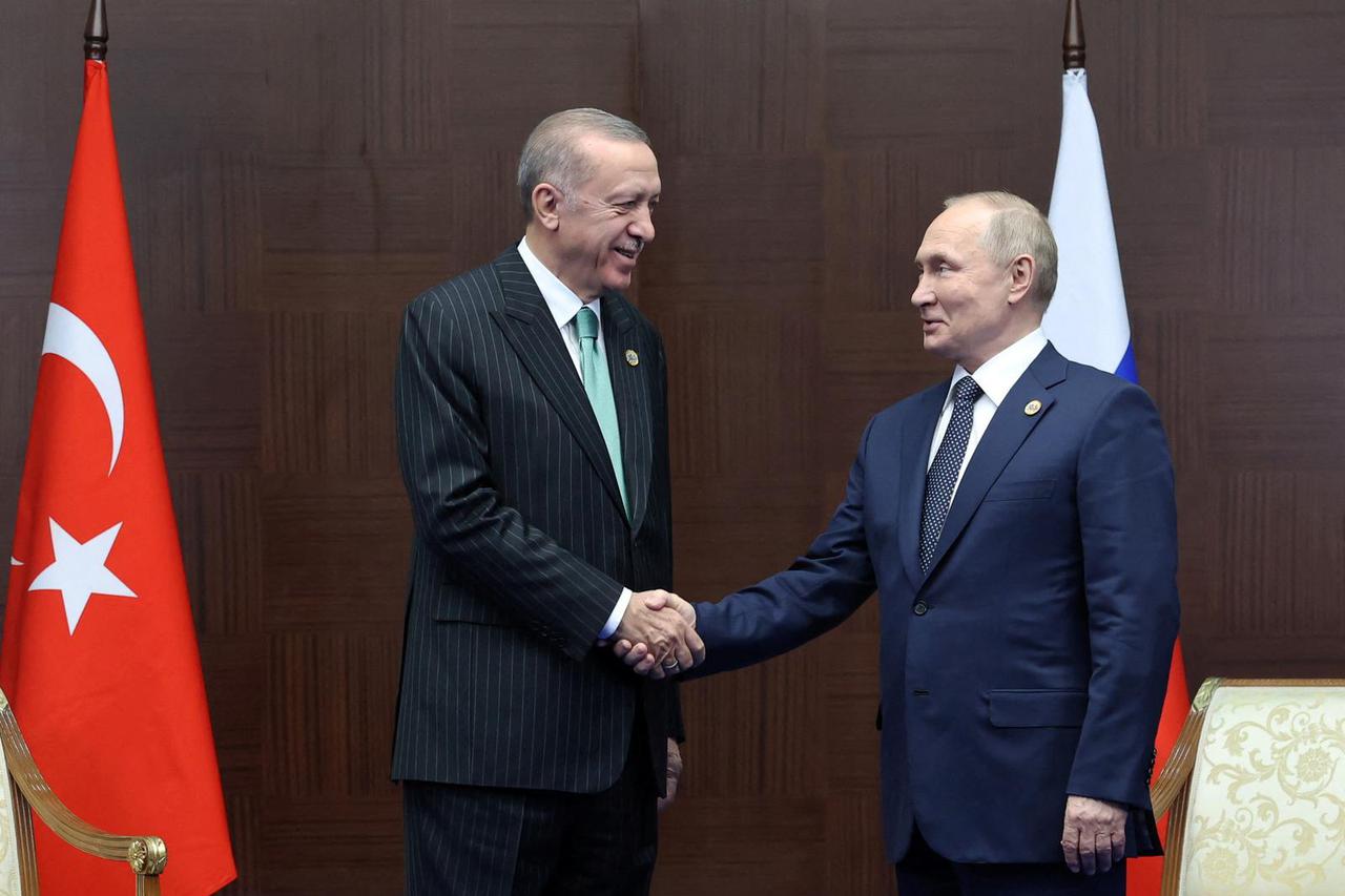 Turkish President Erdogan meets with Russian President Putin in Astana