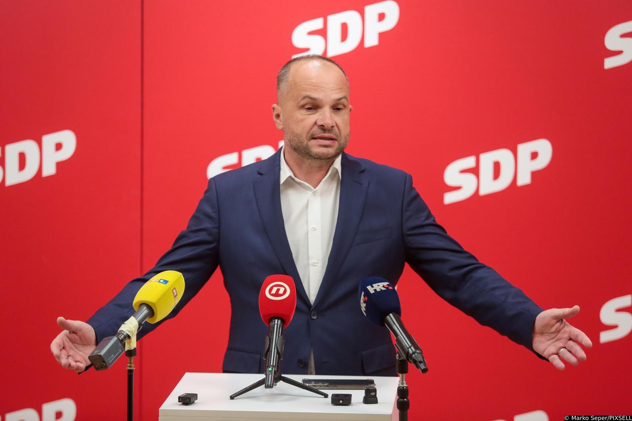 Zagreb: Siniša Hajdaš Dončić održao konferenciju za medije