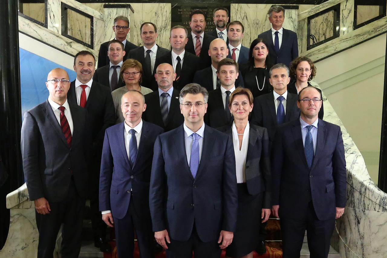 Andrej Plenković s članovima Vlade